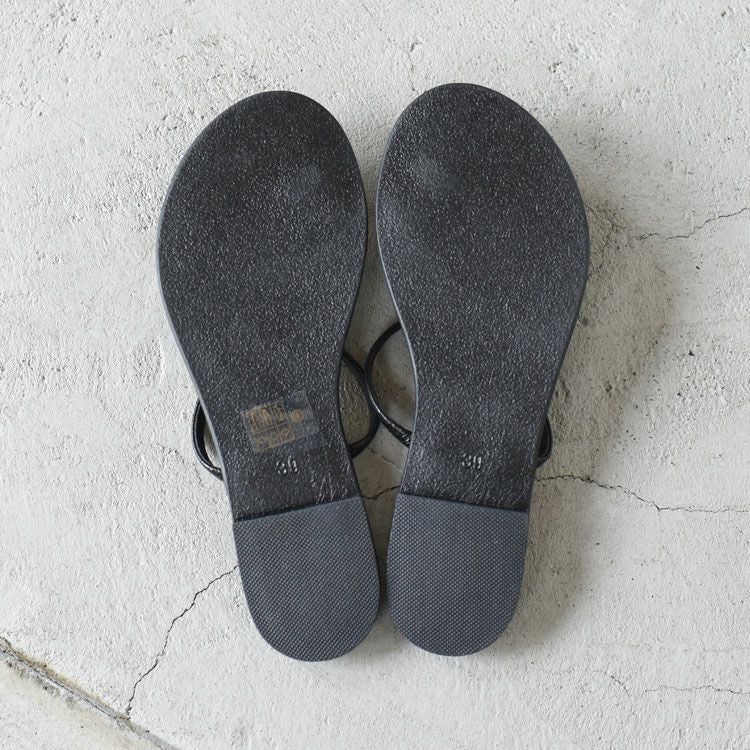 フィンガーフックフラットサンダル