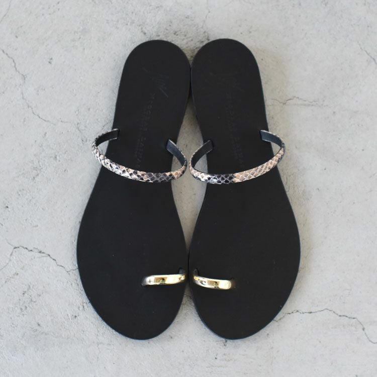 フィンガーフックフラットサンダル