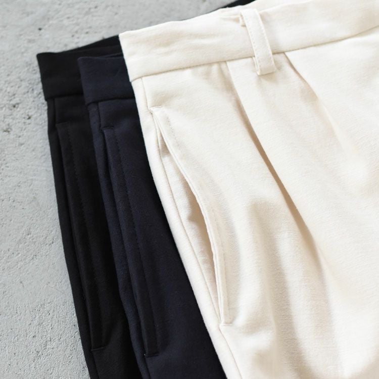 back satin two-tuck pants バックサテンツータックパンツ