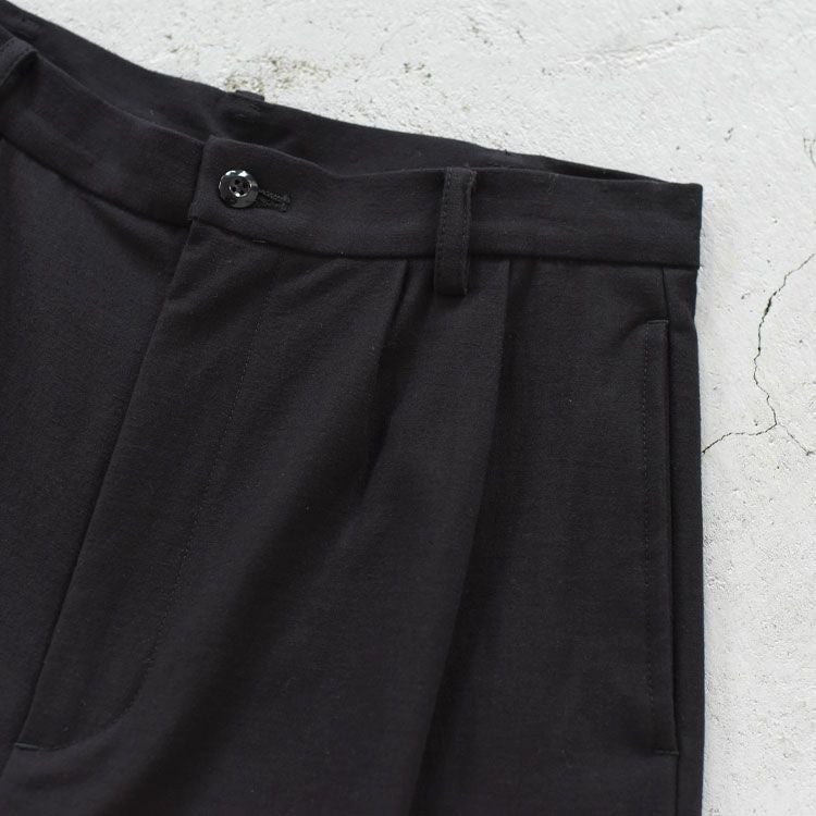 back satin two-tuck pants バックサテンツータックパンツ
