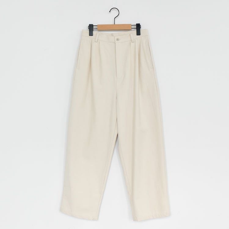 back satin two-tuck pants バックサテンツータックパンツ