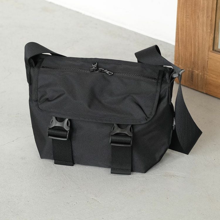 RECYCLED CORDURA POLYESTER MESSENGER BAG(S) リサイクルコーデュラポリエステル メッセンジャーバッグS