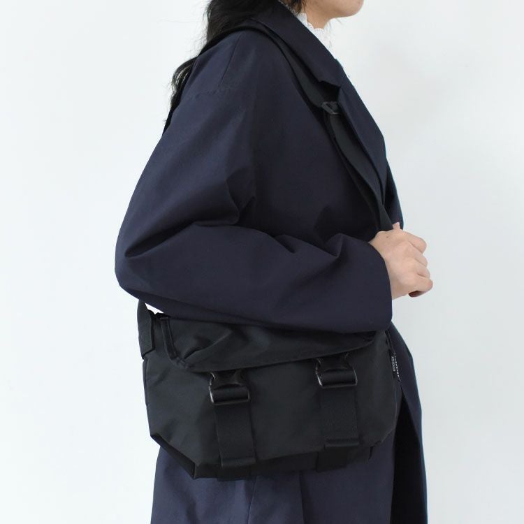 RECYCLED CORDURA POLYESTER MESSENGER BAG(S) リサイクルコーデュラポリエステル メッセンジャーバッグS
