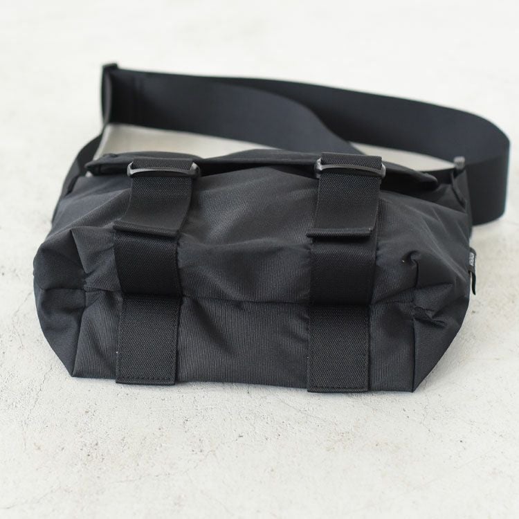 RECYCLED CORDURA POLYESTER MESSENGER BAG(S) リサイクルコーデュラポリエステル メッセンジャーバッグS