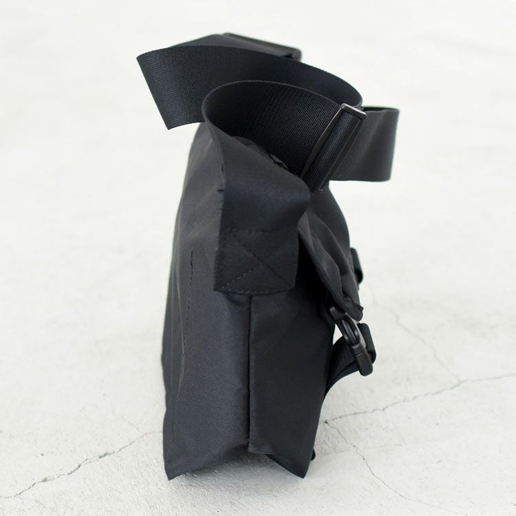 RECYCLED CORDURA POLYESTER MESSENGER BAG(S) リサイクルコーデュラポリエステル メッセンジャーバッグS