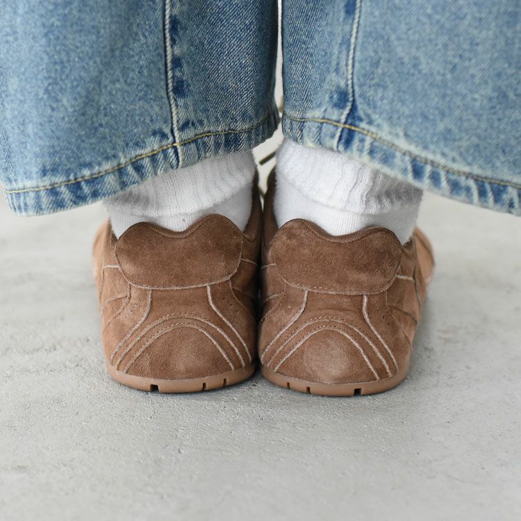 スウェードスニーカー