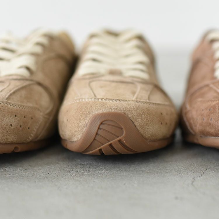 スウェードスニーカー