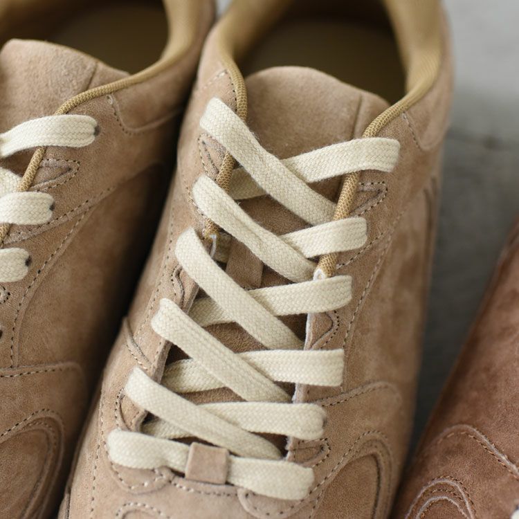 スウェードスニーカー