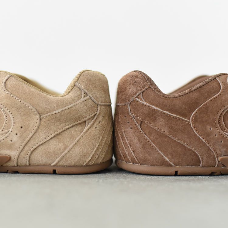 スウェードスニーカー