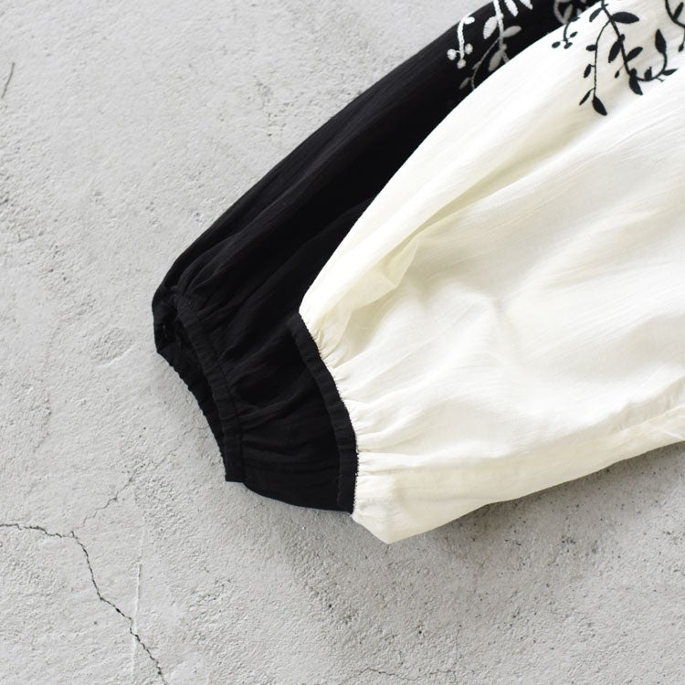 EMBROIDERED BLOUSE　エンブロイダリーブラウス