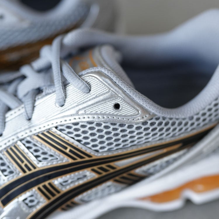 GEL-KAYANO 14　ゲルカヤノ