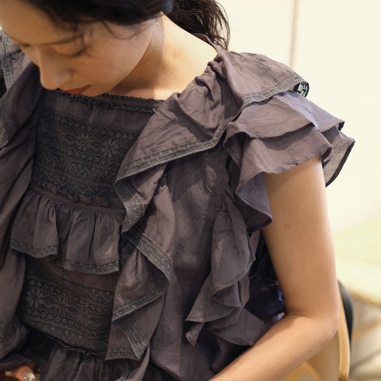 frill lace nosleeve blouse フリルレースノースリーブブラウス