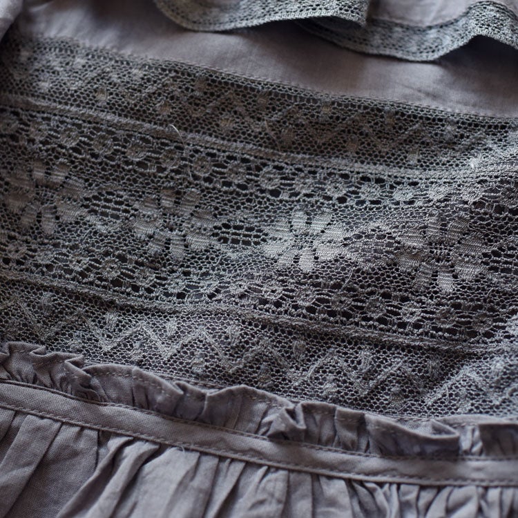 frill lace nosleeve blouse フリルレースノースリーブブラウス