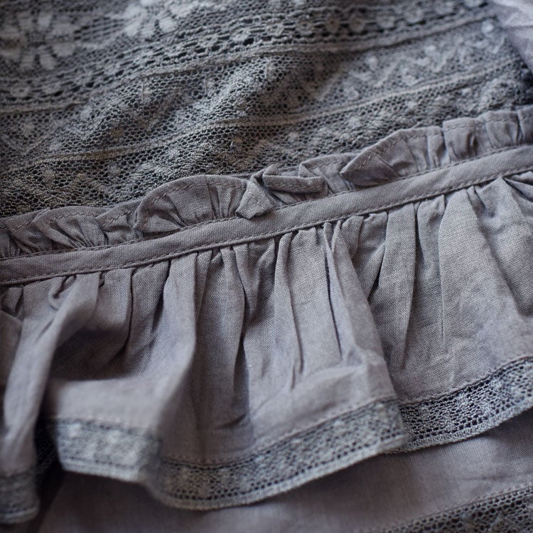 frill lace nosleeve blouse フリルレースノースリーブブラウス