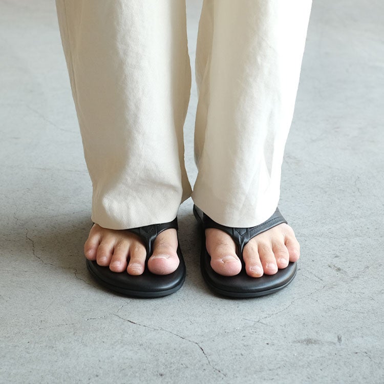 Classic Leather Black Thong クラシックレザー トングサンダル