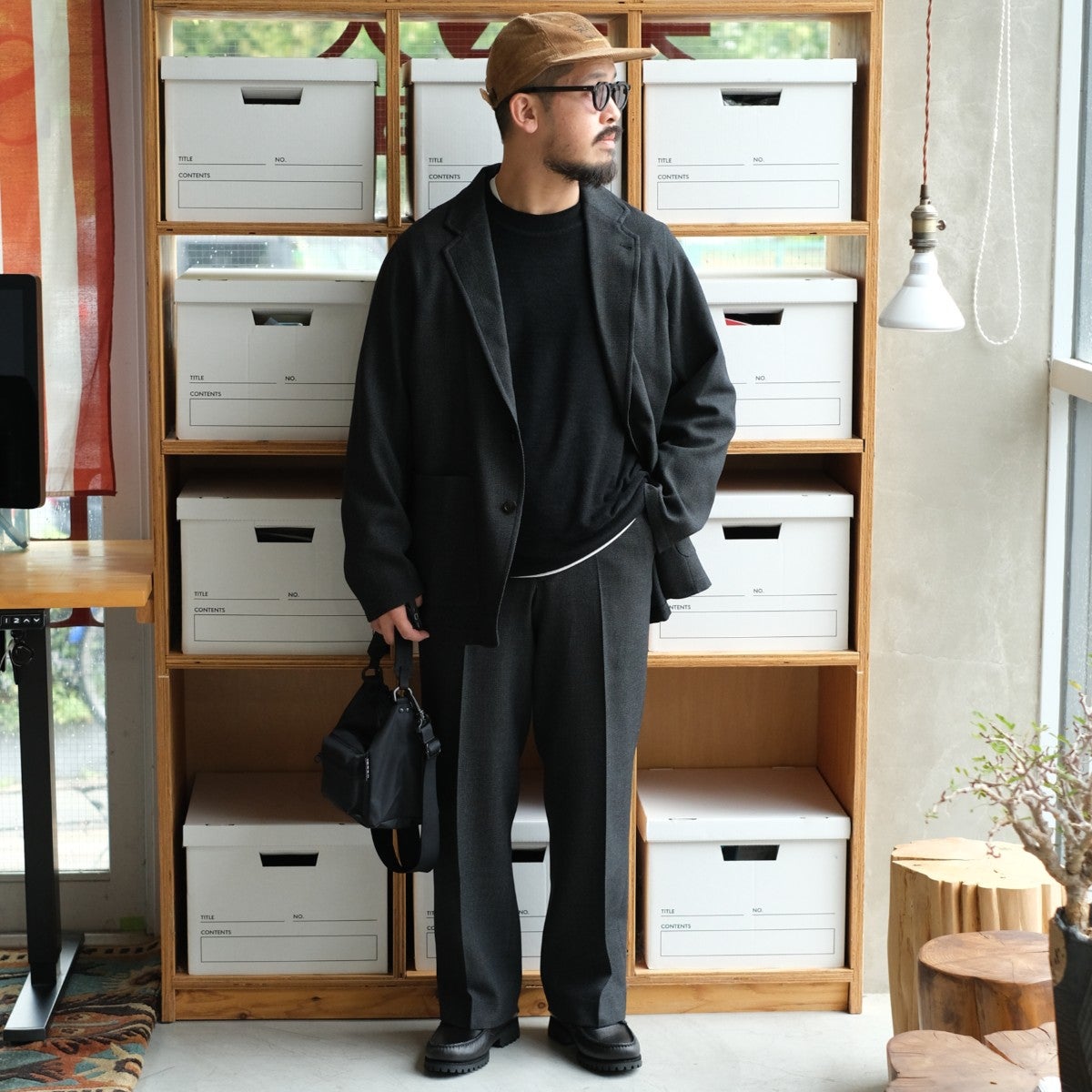 Tumbled Wool Serge Regular Fit Straight Trousers ウールサージワッシャータンブラー レギュラーフィットストレートトラウザーズ
