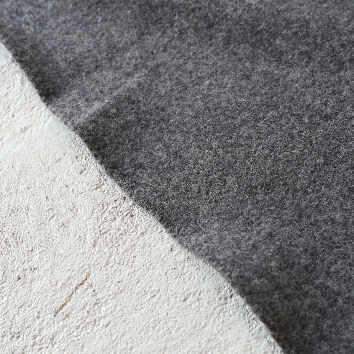 Super 180s Milled Wool Jersey Triangle Scarf スーパー180s ウール天竺ミルド トライアングルスカーフ
