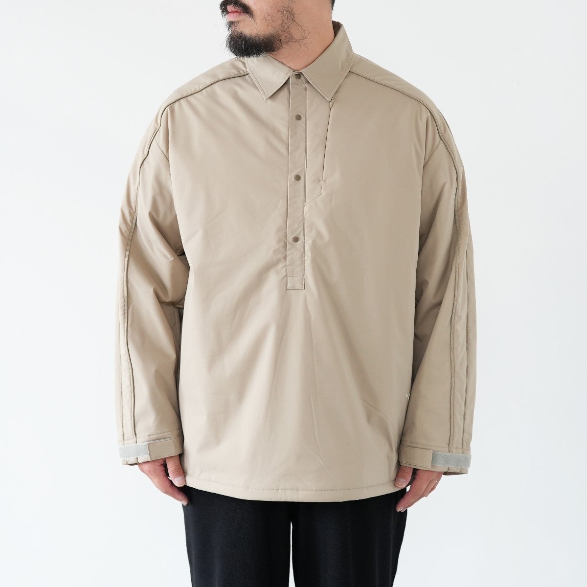 MATT TAFFETA THIN PADDED PO マット タフタ ライト パデッド プルオーバー