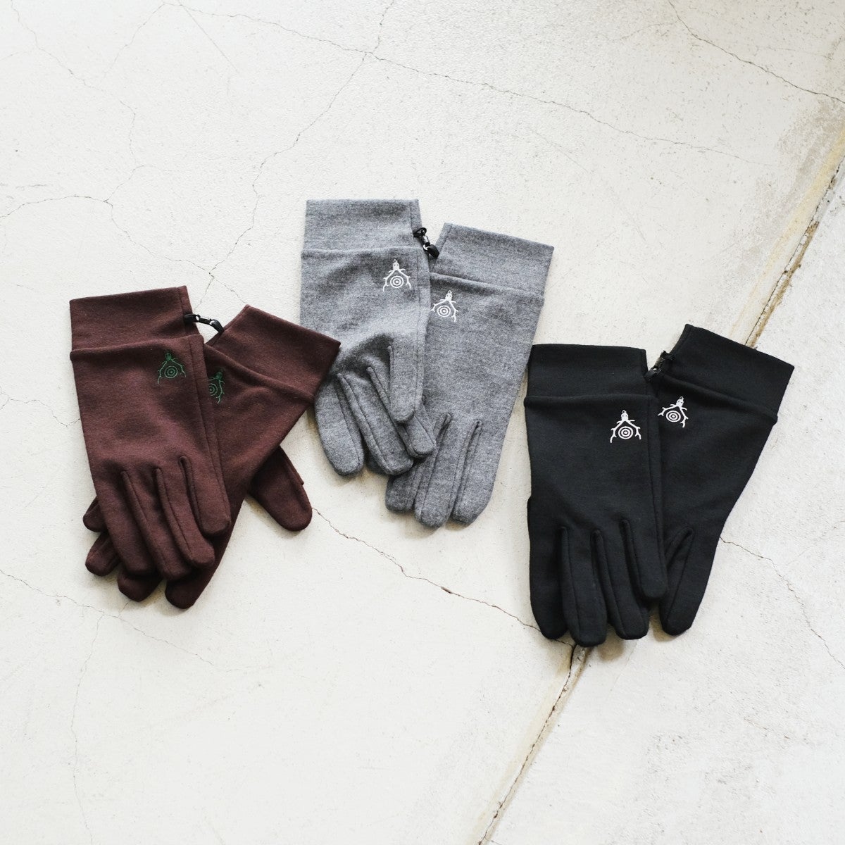 Finger Through Glove フィンガースルーグローブ
