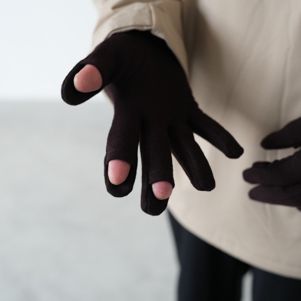 Finger Through Glove フィンガースルーグローブ